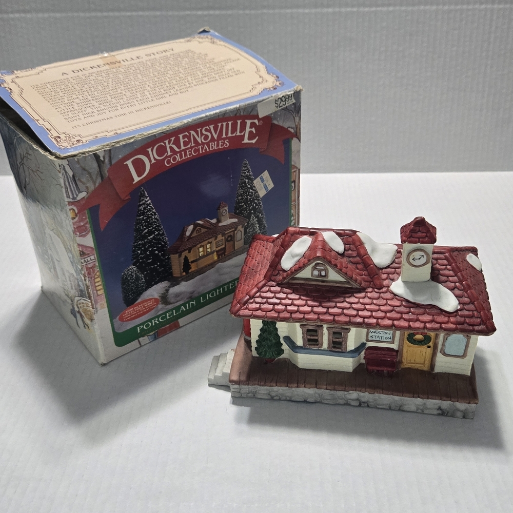 Dickensville Christmas Village Lighted House 1990 Rex & Lee Western Station